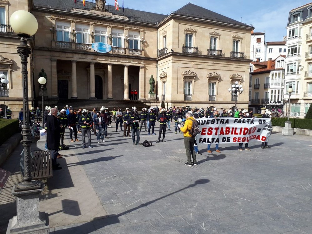 La plantilla de bomberos de Álava exige una OPE para atajar la alta interinidad que sufren