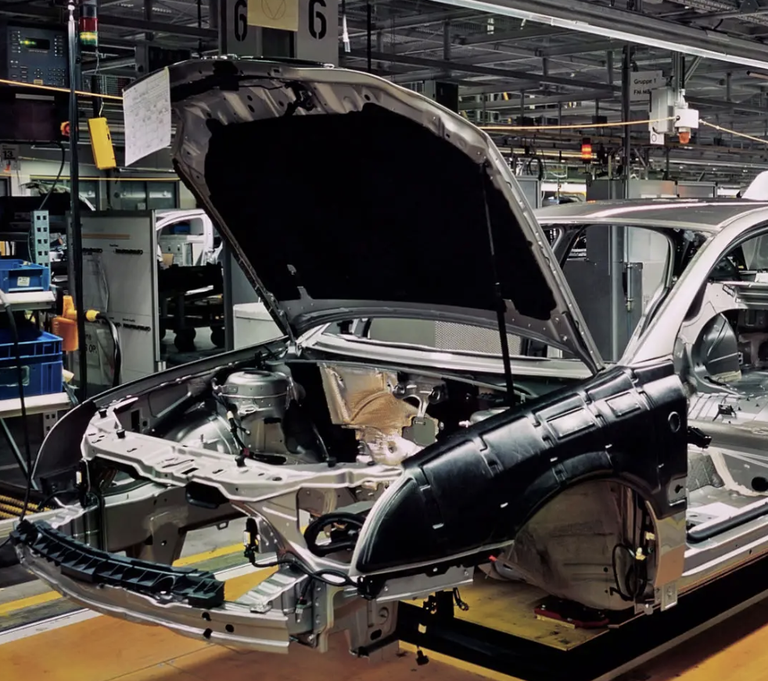 La subcontrata de Mercedes firma la subrogación con la nueva empleadora para mantener los puestos de trabajo de cerca de 40 personas