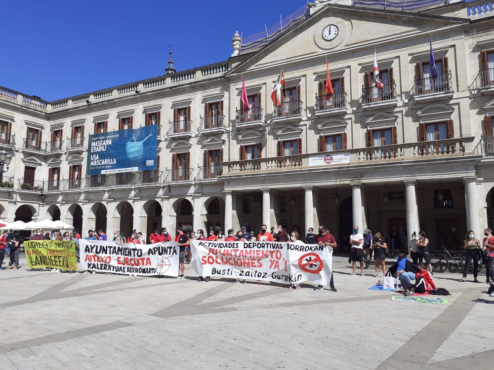 Los y las trabajadoras de actividades deportivas de Araba inician una huelga indefinida