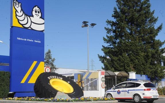 Paro de 24 horas tras el fallecimiento del trabajador herido en el accidente laboral en Michelin