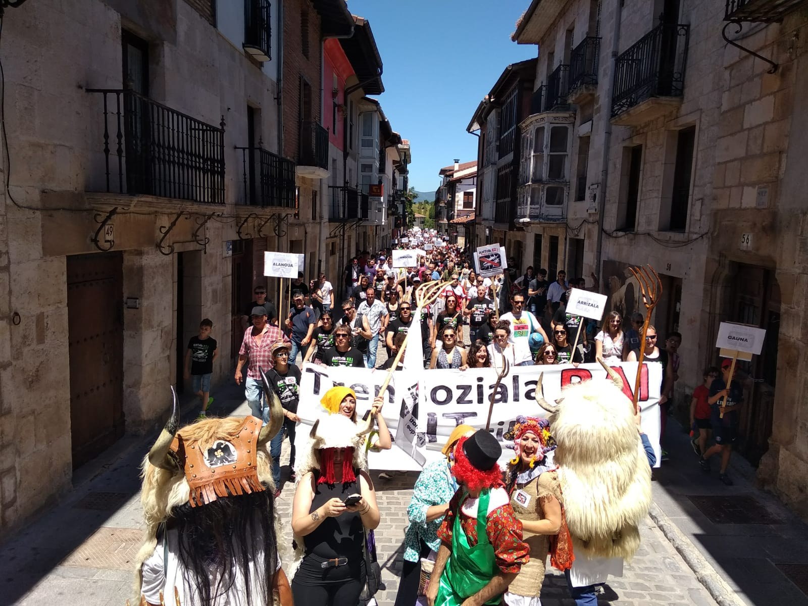 Manifestación contra el TAV en la Llanada Alavesa