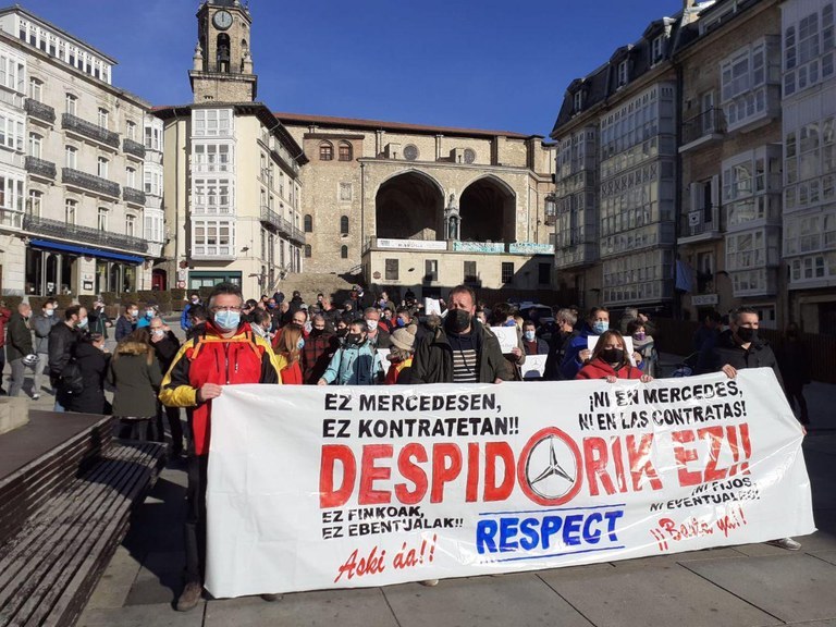 Movilizaciones para defender los puestos de trabajo tanto de Mercedes-Benz como de empresas que prestan sus servicios en la fábrica de Gasteiz