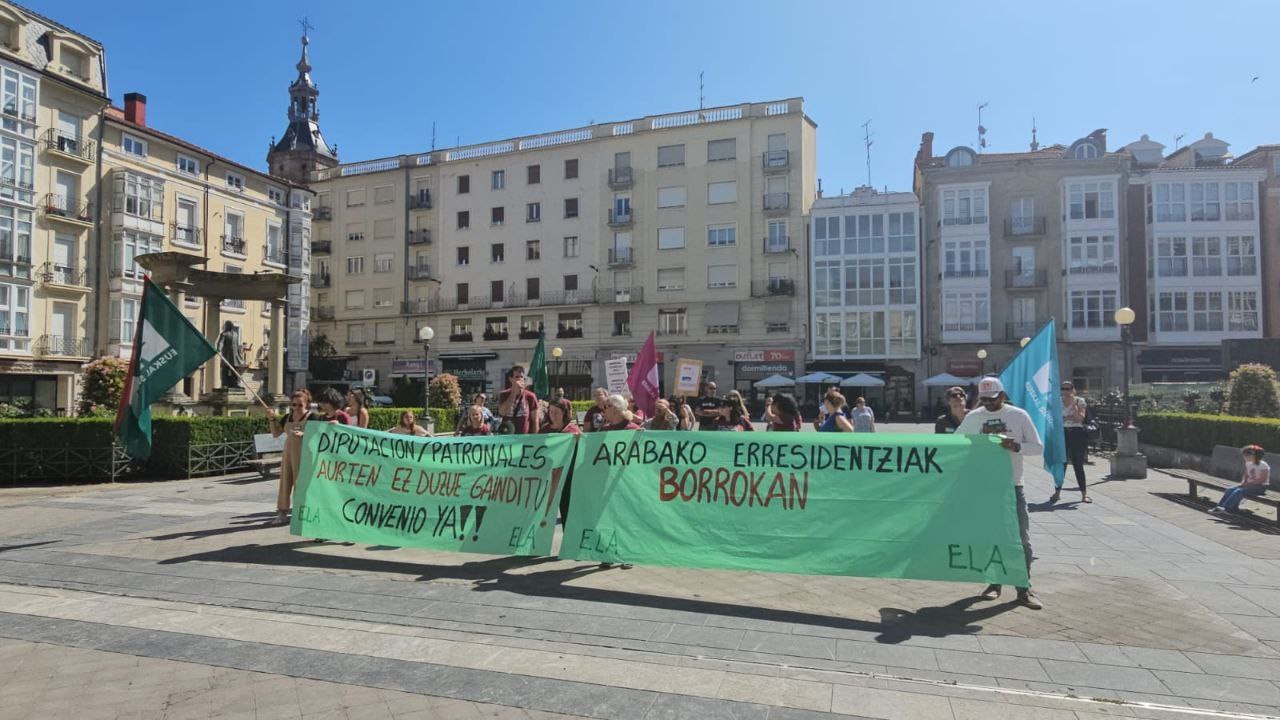 Se cierra un nuevo curso sin tener el primer convenio colectivo Se cierra un nuevo curso sin tener el primer convenio colectivo