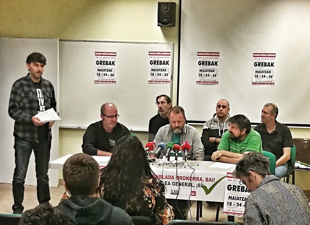 Tras 16 meses de negociación, la dirección de Mercedes-Benz de Gasteiz se niega a negociar