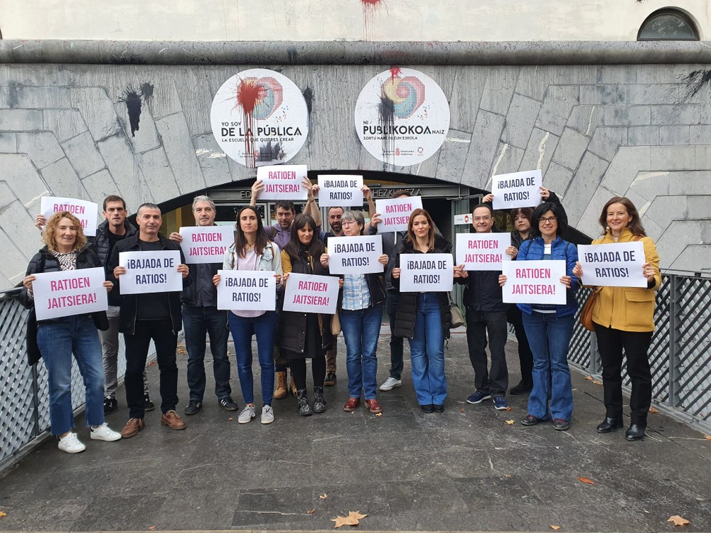 La comunidad educativa de la enseñanza pública reclama la bajada de ratios en las aulas