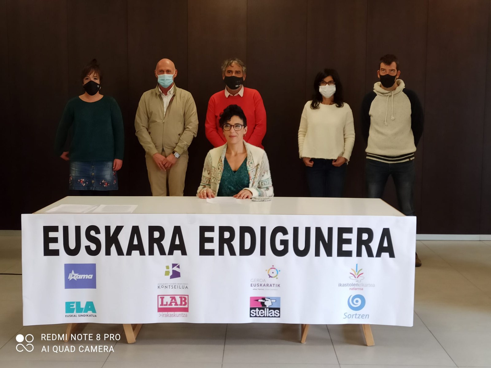 Reivindicamos medidas concretas para superar las graves consecuencias que nos ha supuesto el confinamiento en la capacidad y uso del euskera del alumnado, y para poner el euskera en el centro Reivindicamos medidas concretas para superar las graves consecuencias que nos ha supuesto el confinamiento en la capacidad y uso del euskera del alumnado, y para poner el euskera en el centro