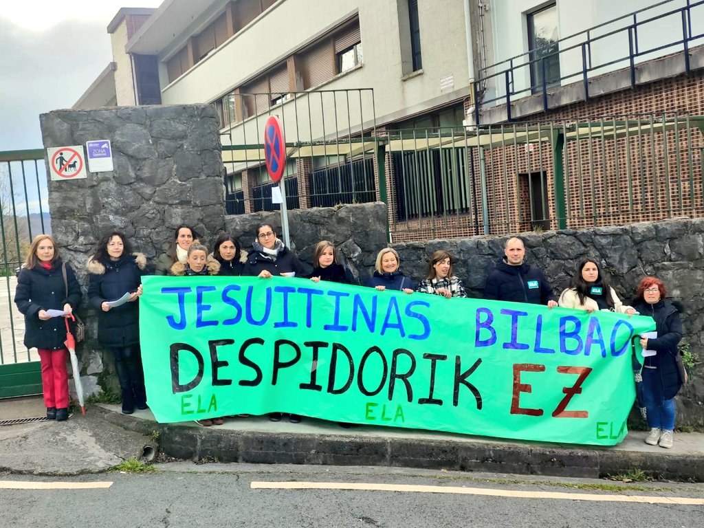 Amplio seguimiento el primer día de huelga indefinida en los colegios