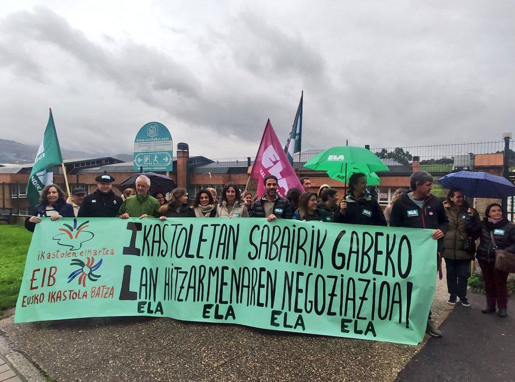 Concentración para reclamar la mejora de sus condiciones de trabajo en la negociación del Convenio Colectivo Concentración para reclamar la mejora de sus condiciones de trabajo en la negociación del Convenio Colectivo