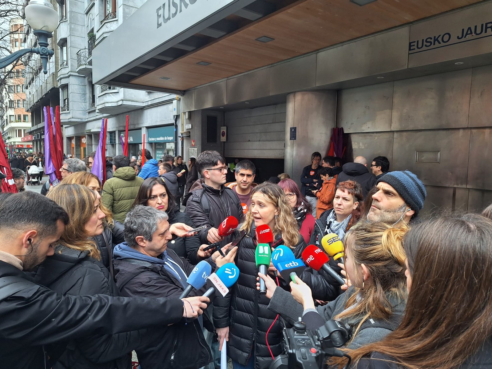 El profesorado secunda la huelga un día después de que el Gobierno Vasco convocara una mesa sin contenido