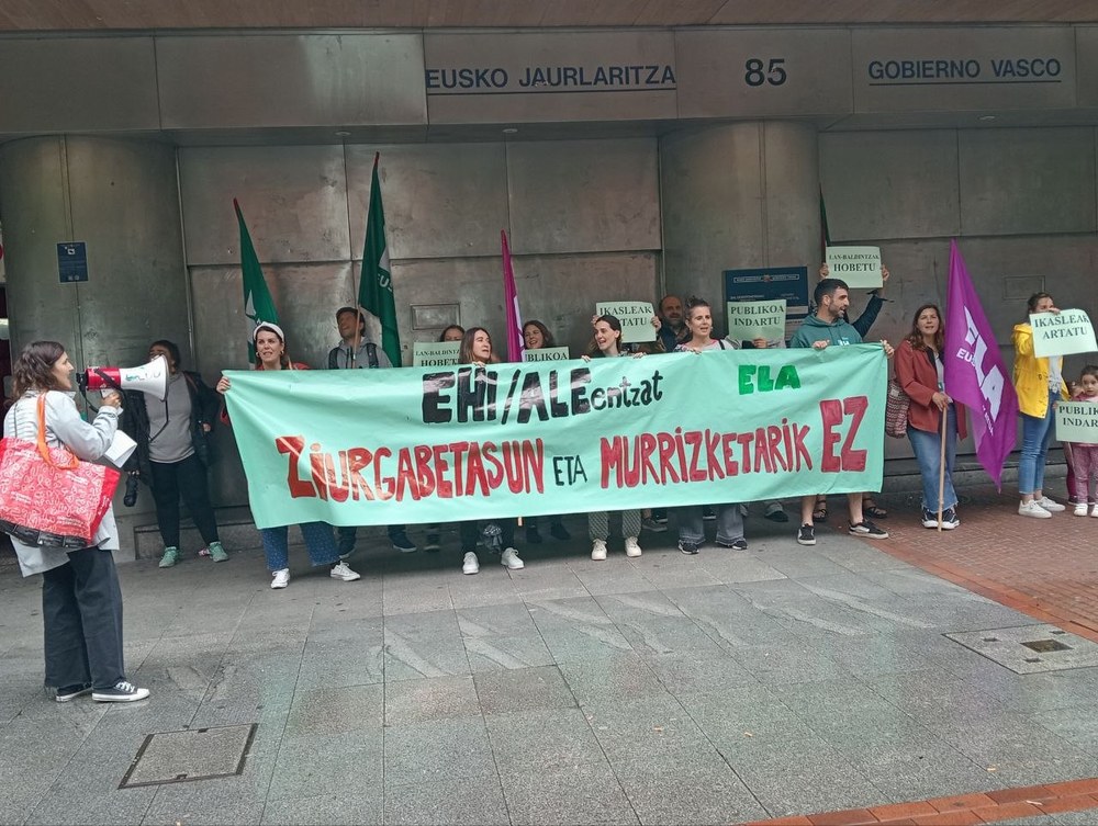 ELA se concentra para denunciar los recortes