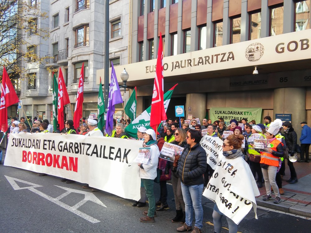 Imágenes de la huelga del personal de Cocina y Limpieza #GrebaHezkuntzan