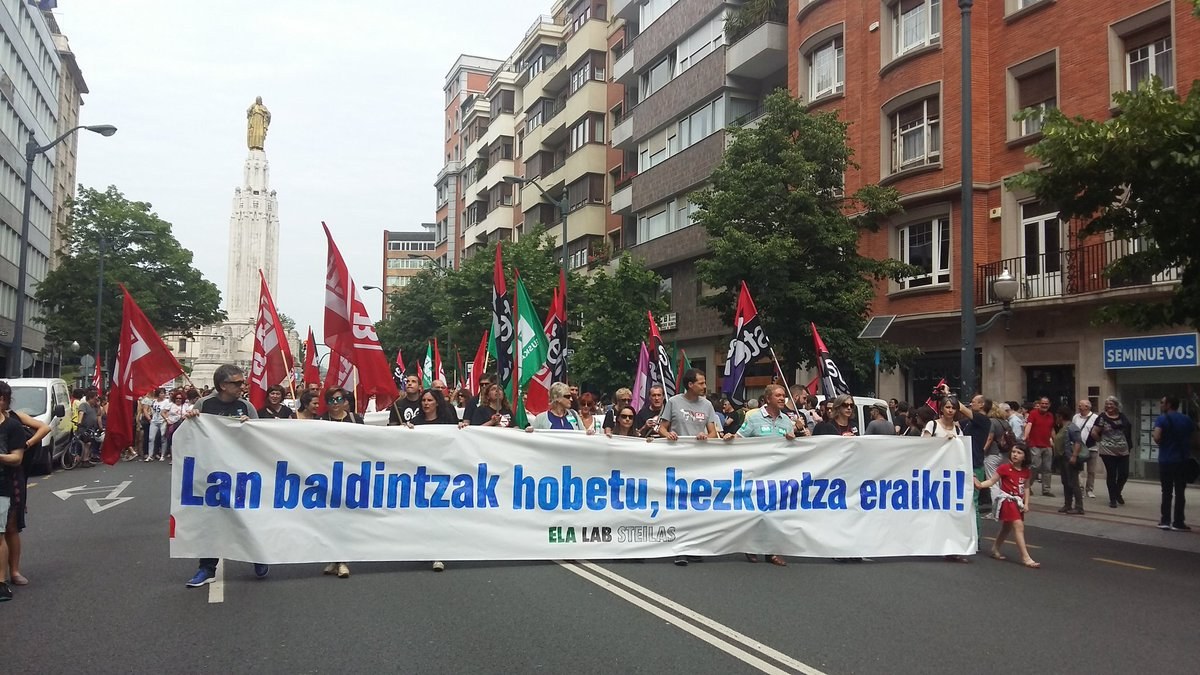 La huelga convocada hoy en la enseñanza pública no universitaria ha tenido un seguimiento en torno al 80%