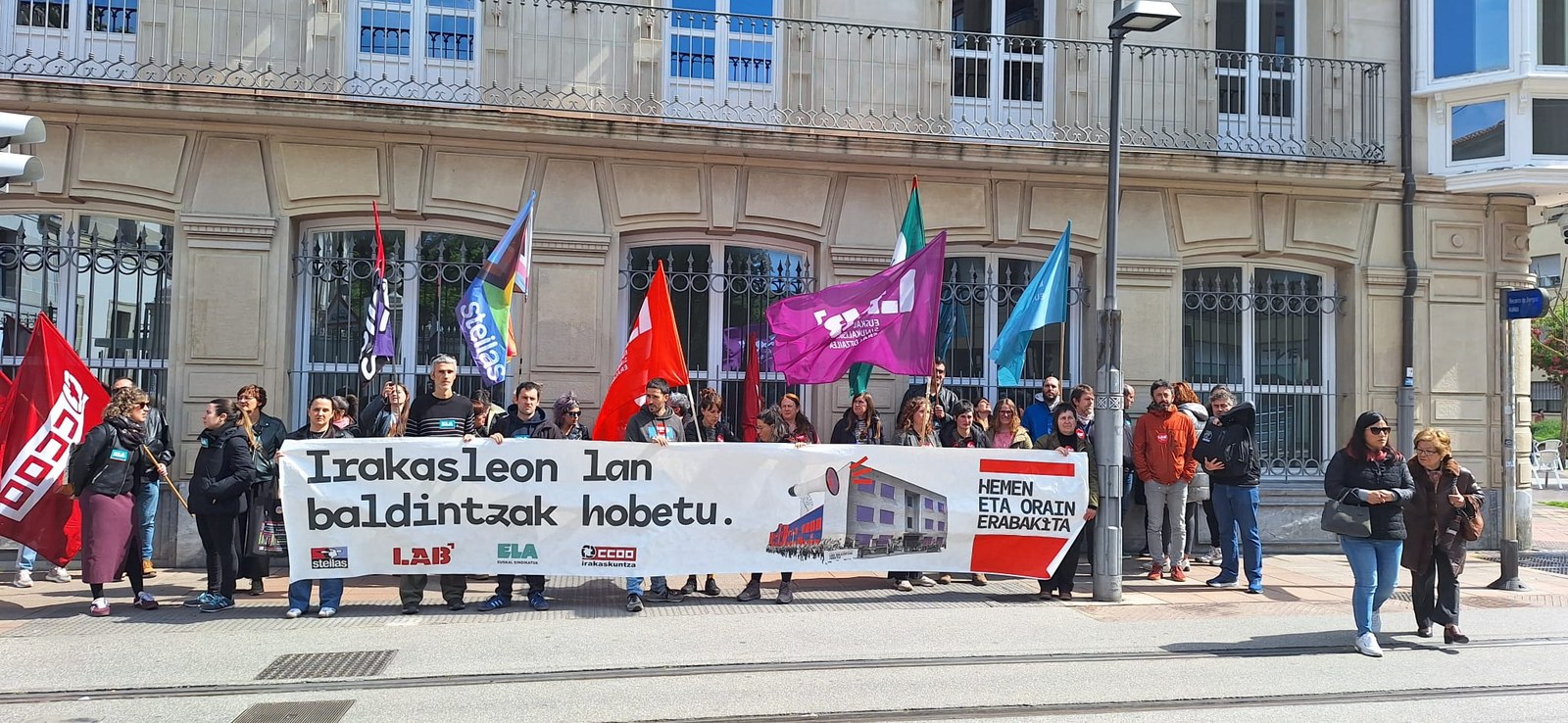 La mayoría sindical acudirá a la mesa de negociación sin conocer la propuesta de Educación