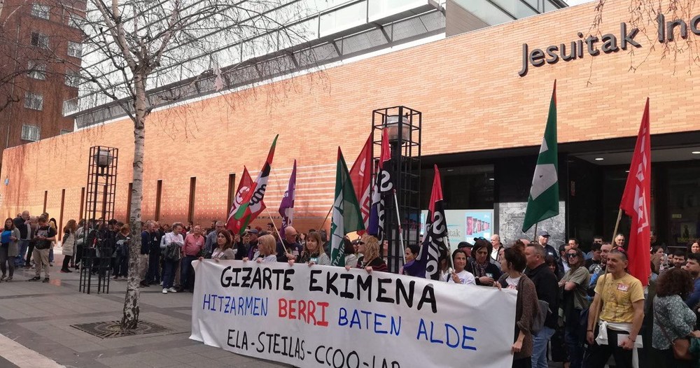 Llamamiento a secundar la huelga del 25 de abril