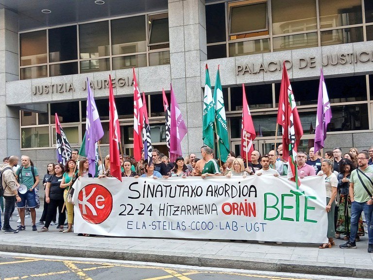 Los sindicatos exigen a las patronales Kristau Eskola y AICE-IZEA que convoquen una mesa negociadora