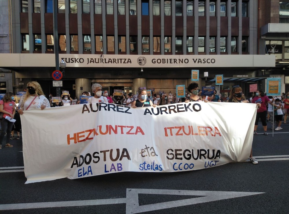 Más allá de algunas declaraciones de intenciones, ha habido pocas precisiones y nula previsión de recursos en las reuniones mantenidas con el nuevo consejero de Educación