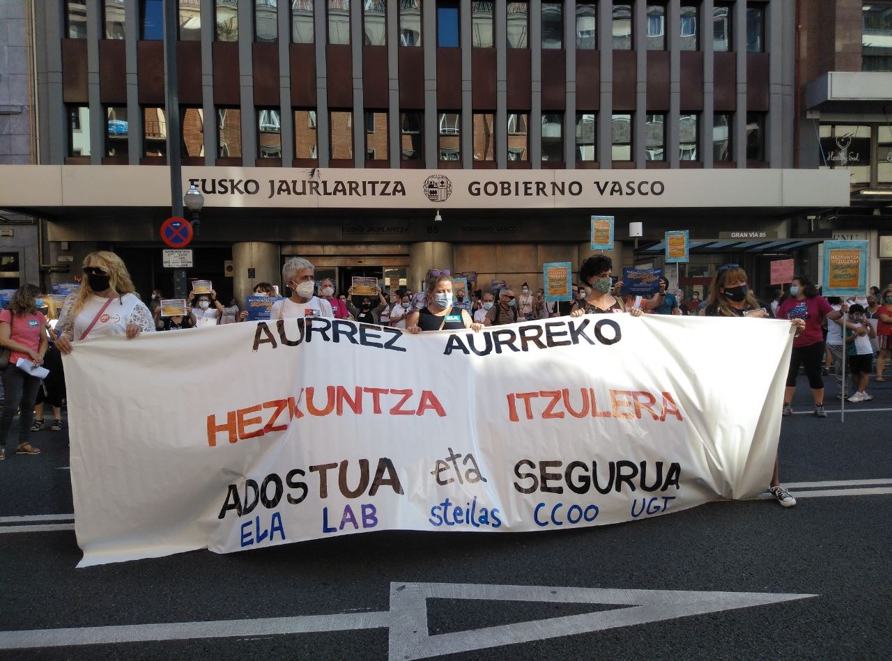 Más allá de algunas declaraciones de intenciones, ha habido pocas precisiones y nula previsión de recursos en las reuniones mantenidas con el nuevo consejero de Educación Más allá de algunas declaraciones de intenciones, ha habido pocas precisiones y nula previsión de recursos en las reuniones mantenidas con el nuevo consejero de Educación