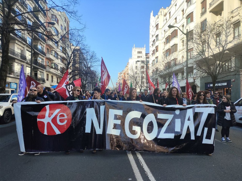 Miles de trabajadoras y trabajadores se manifiestan en Bilbao en la última jornada de huelga de enero Miles de trabajadoras y trabajadores se manifiestan en Bilbao en la última jornada de huelga de enero