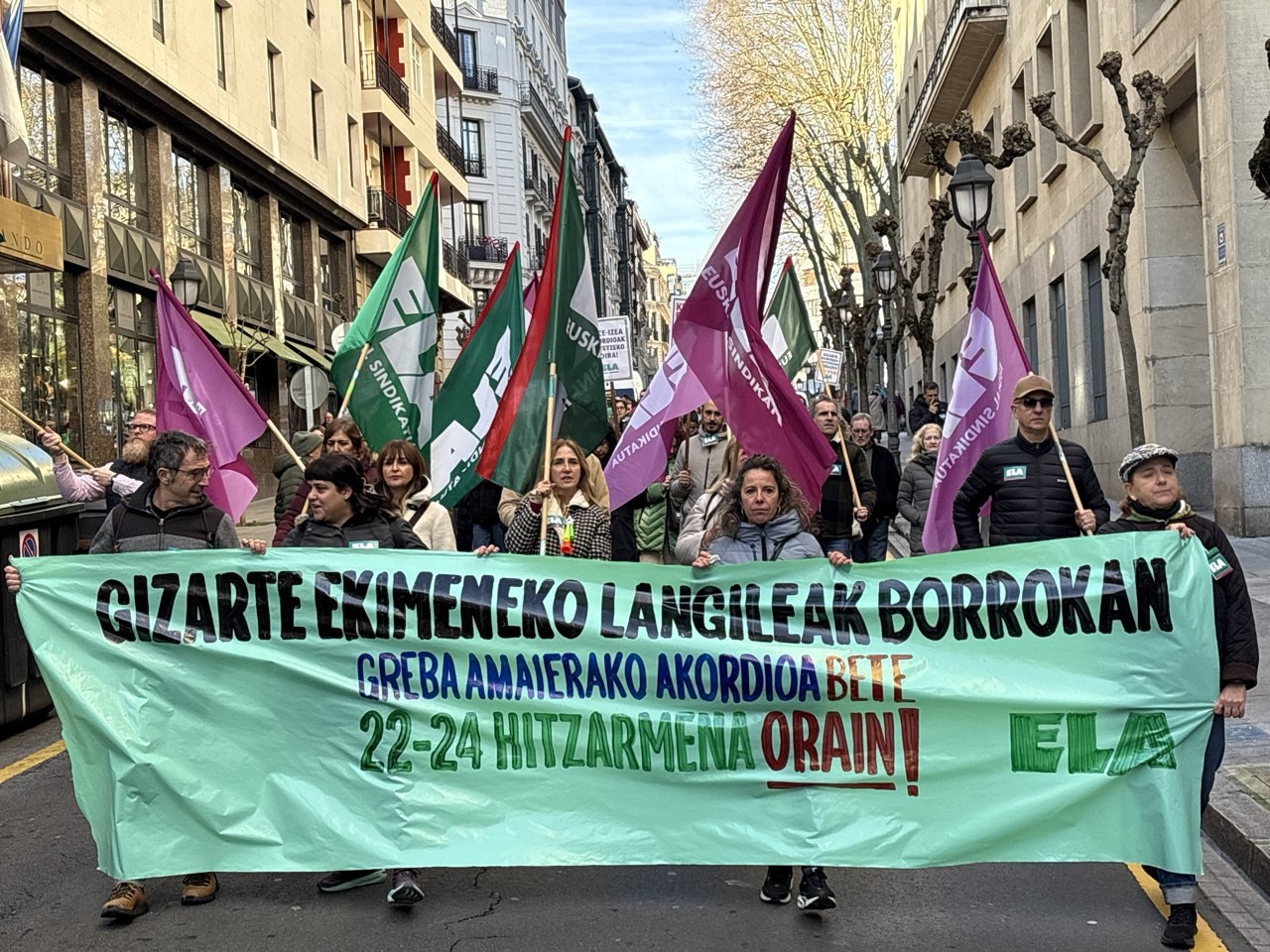 La plantilla en huelga pide a las patronales que cumplan el acuerdo