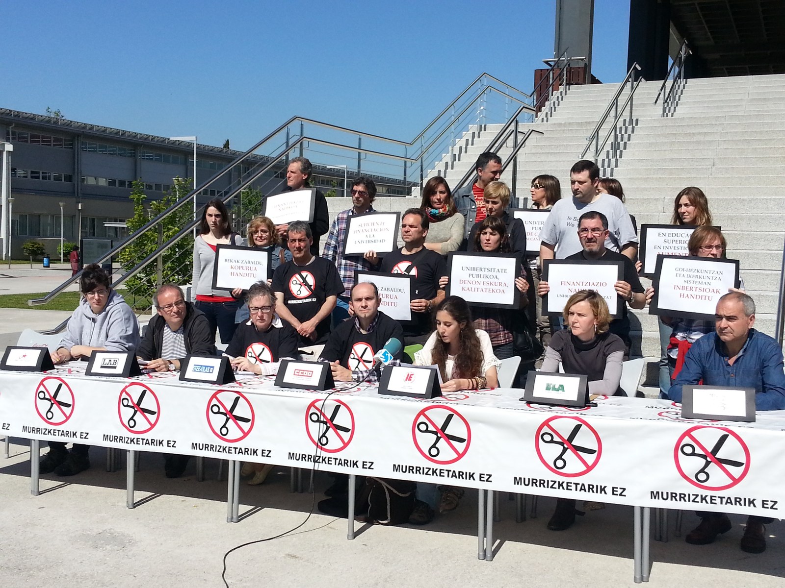 Sindicatos y organizaciones de estudiantes de la UPV/EHU suscriben una declaración en defensa de la universidad pública de calidad Sindicatos y organizaciones de estudiantes de la UPV/EHU suscriben una declaración en defensa de la universidad pública de calidad