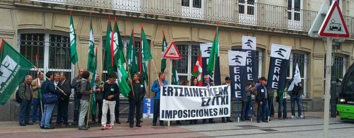 Ertzainetxeak ez itxi! No a las imposiciones