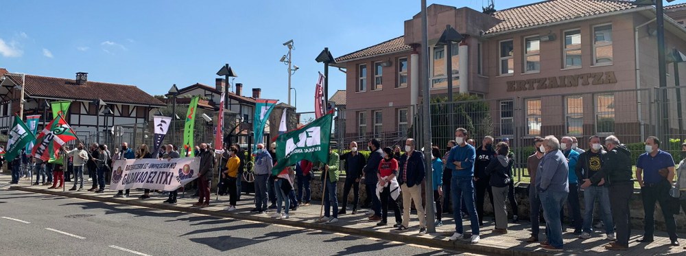 No al cierre de la ertzainetxea de Galdakao