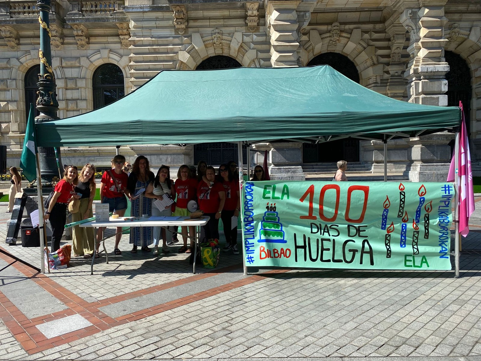Concentración de las huelguistas en Bilbao, con motivo de la jornada 100 de huelga