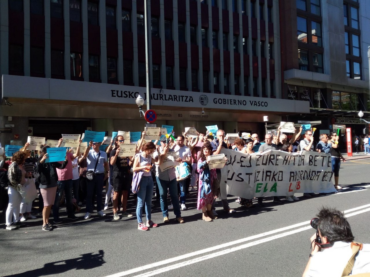 Piden equiparar sus condiciones salariales a las del personal de la Administración General