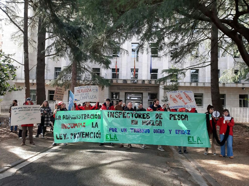 Concentración para exigir soluciones reales a la situación del colectivo