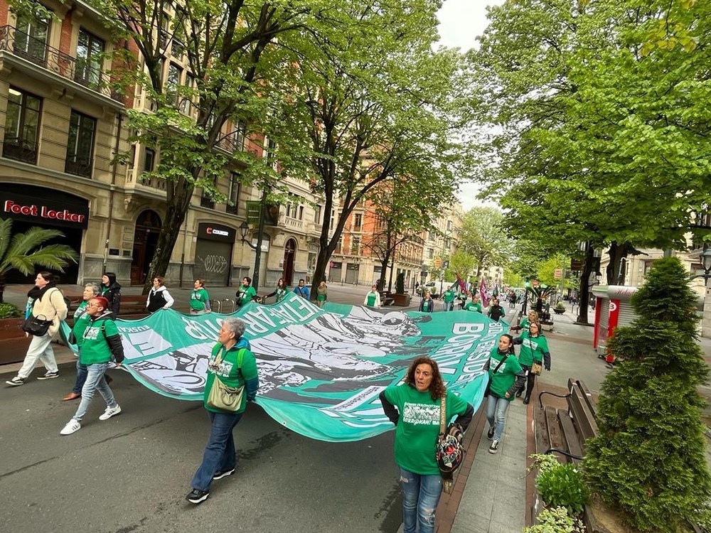 Los principales accesos a Bilbao se han teñido de verde en el 43º día de huelga