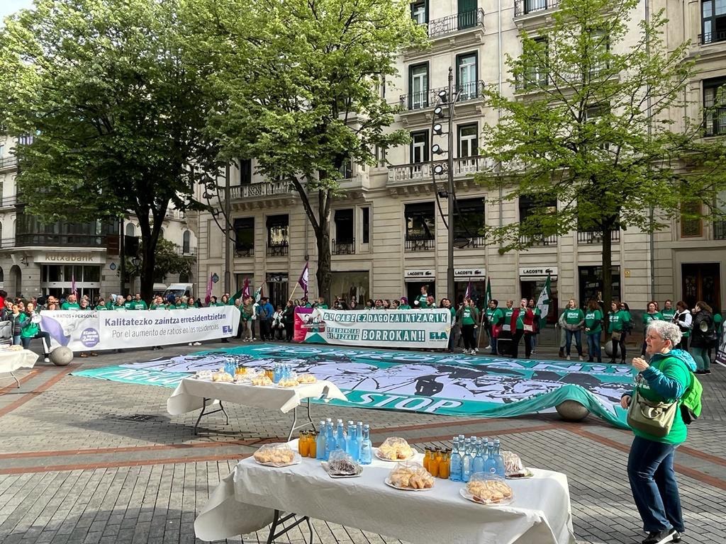 Los principales accesos a Bilbao se han teñido de verde en el 43º día de huelga