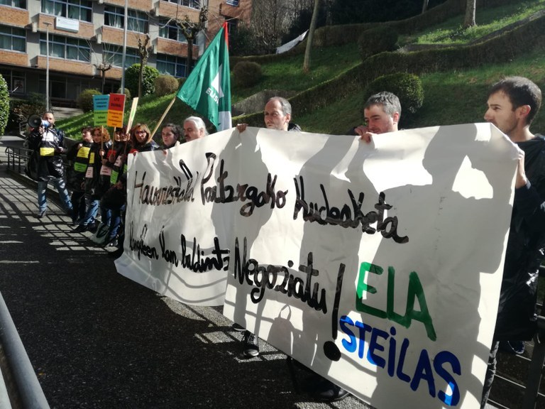 El Consorcio de Haurreskolak y Educación están bloqueando la negociación del personal de gestión