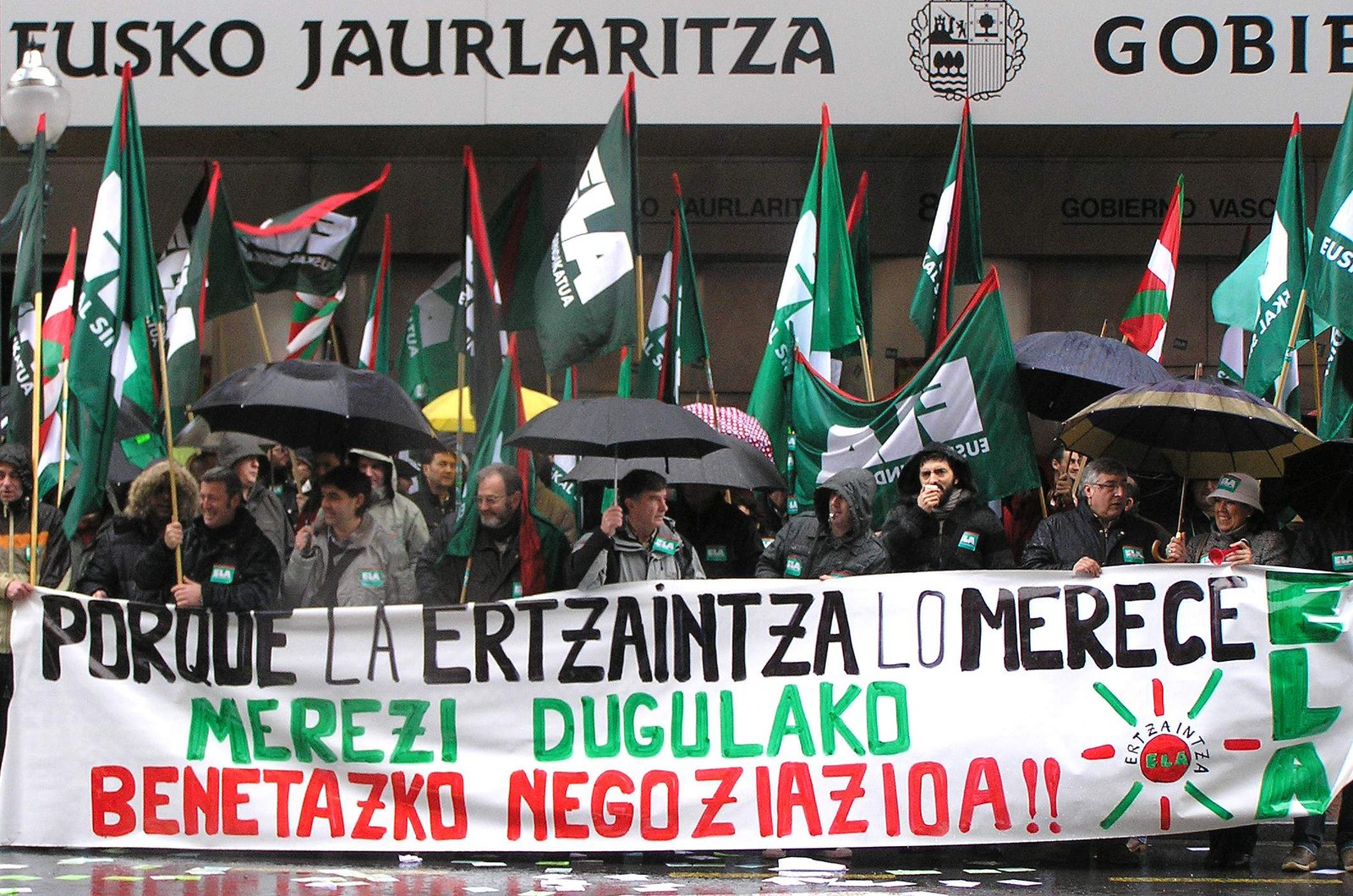 El Gobierno vasco impone las condiciones laborales en la Ertzaintza