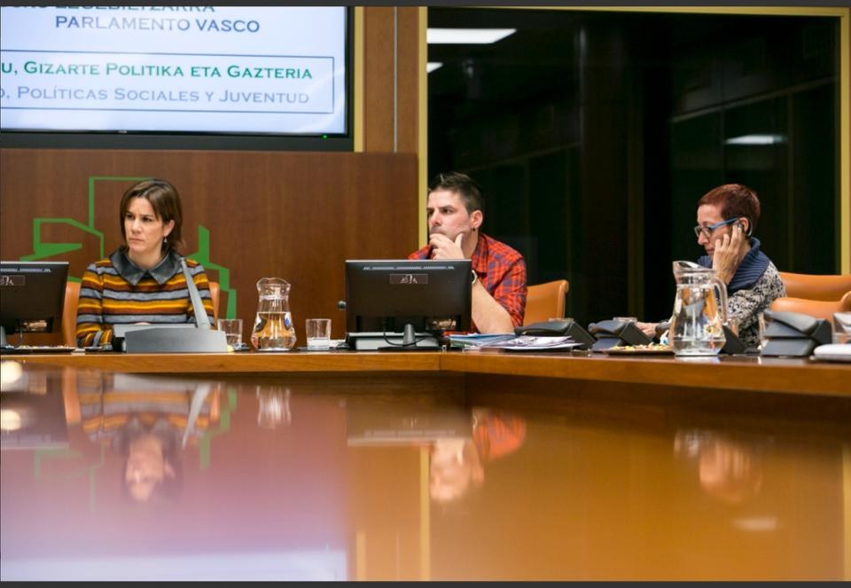 ELA exige en el Parlamento la retirada del Decreto de Ratios de Residencias aprobado por el Gobierno Vasco