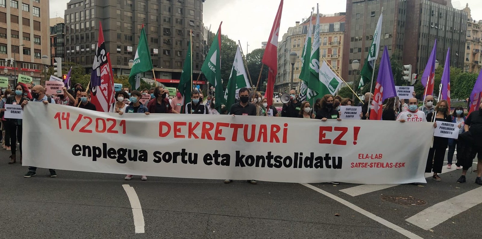 ELA, LAB, SATSE, STEILAS y ESK piden a los partidos vascos que voten en contra la ley de empleo público de Iceta