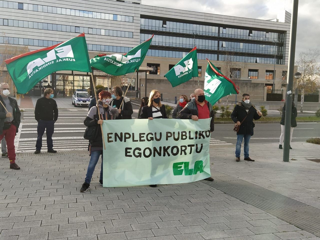ELA presenta en la Mesa General una propuesta para que 40.000 empleados y empleadas del Gobierno Vasco consoliden su puesto de trabajo
