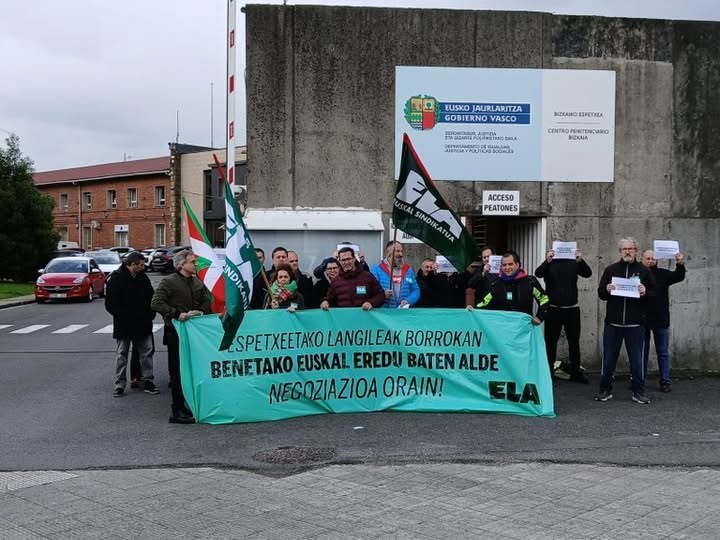 El acuerdo perpetúa la discriminación entre el personal transferido y las nuevas contrataciones y no garantiza acabar con el sistema de peonadas