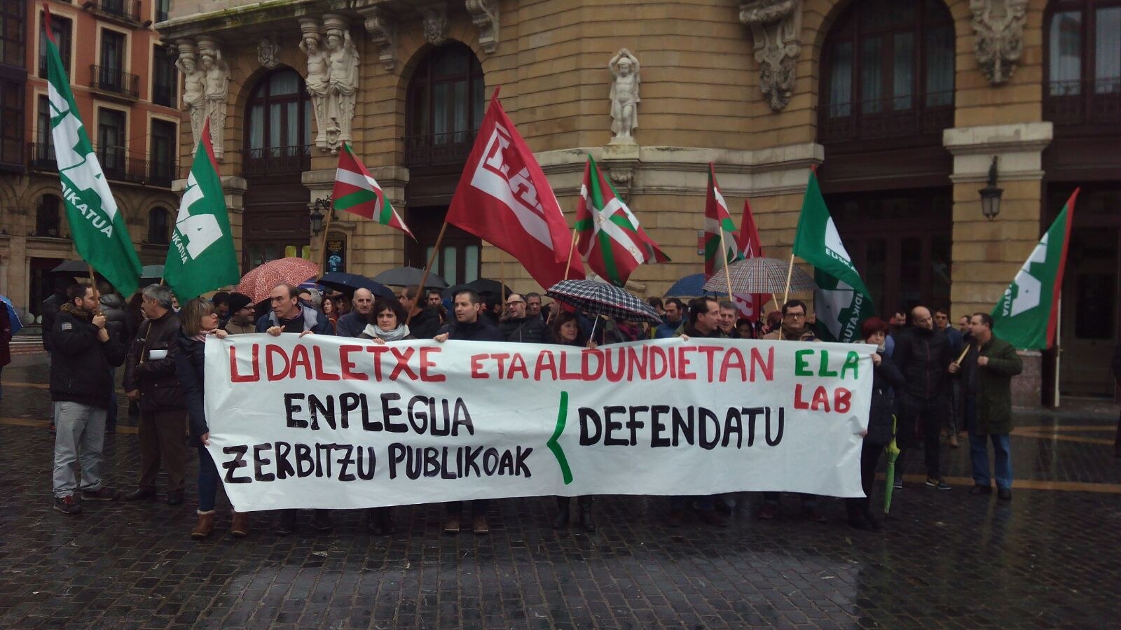 ELA y LAB llaman a un paro en Administración foral y municipal en defensa del empleo estable y las condiciones laborales ELA y LAB llaman a un paro en Administración foral y municipal en defensa del empleo estable y las condiciones laborales