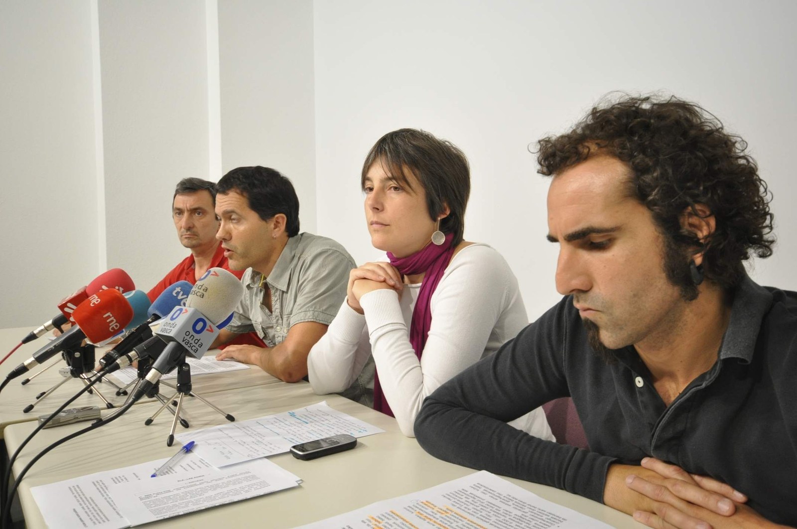 Frente a la bancarización, ELA y LAB exigen consolidar el carácter social de las cajas