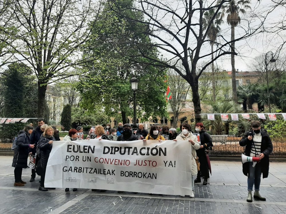 Las limpiadoras subcontratadas de la Diputación de Gipuzkoa retoman las movilizaciones