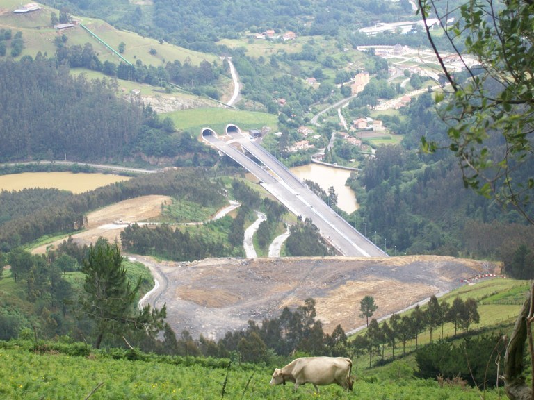 La Diputación Foral de Bizkaia e Interbiak recortan personal y empeoran el servicio de peaje de la Supersur