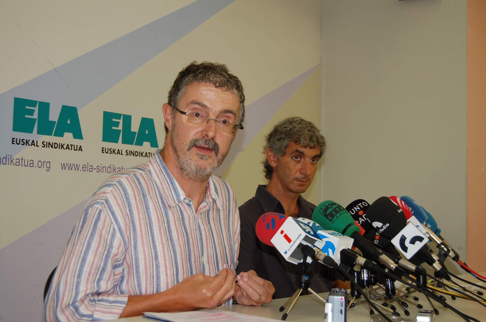 La línea presupuestaria del Gobierno Vasco no ayuda a superar la crisis