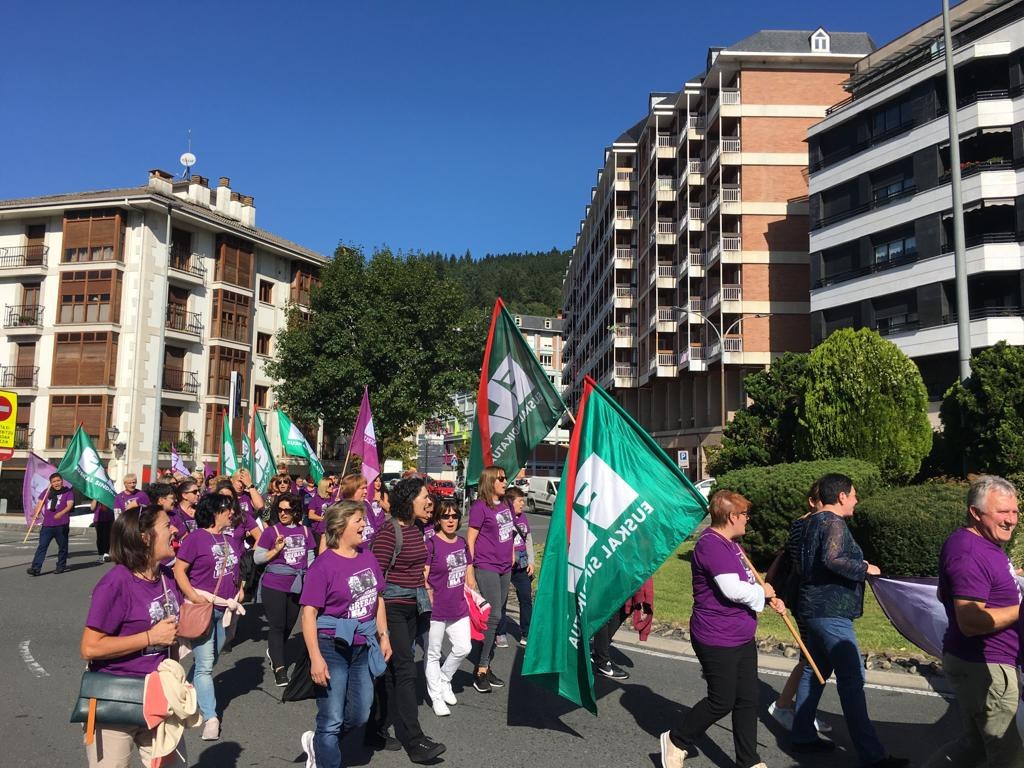 La marcha de las huelguistas de las residencias de Gipuzkoa continúa y llega a Arrasate