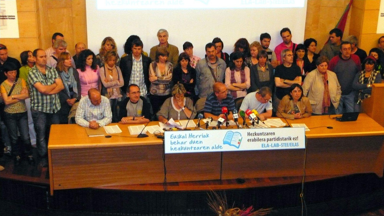 La mayoría sindical contra la utilización partidista de la educación