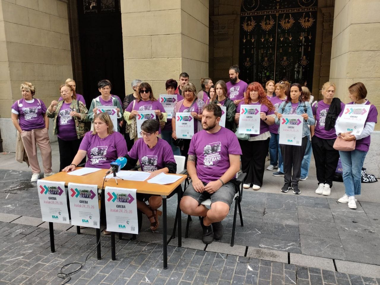 La mitad de las trabajadoras tiene un contrato parcial no voluntario La mitad de las trabajadoras tiene un contrato parcial no voluntario