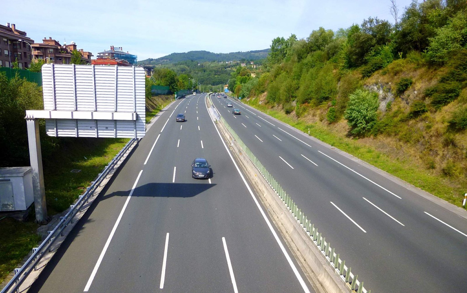 La plantilla de los peajes de la AP-8 en Bizkaia se moviliza contra los recortes que quiere aplicar GESBISA