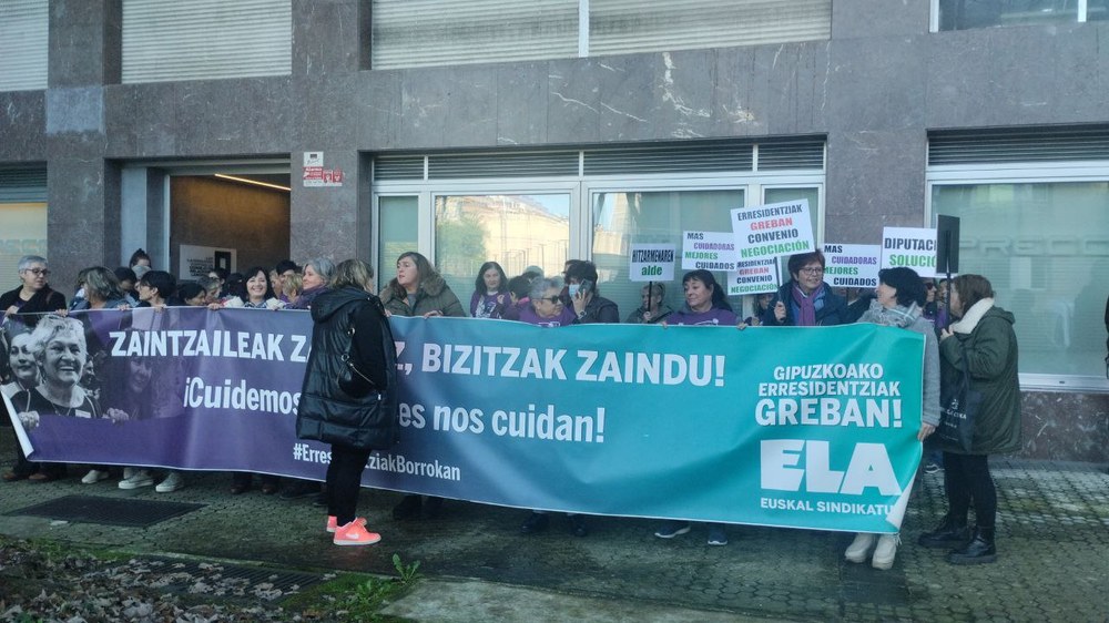 Las patronales no aceptan comprometerse a acordar solo un convenio sectorial de eficacia general