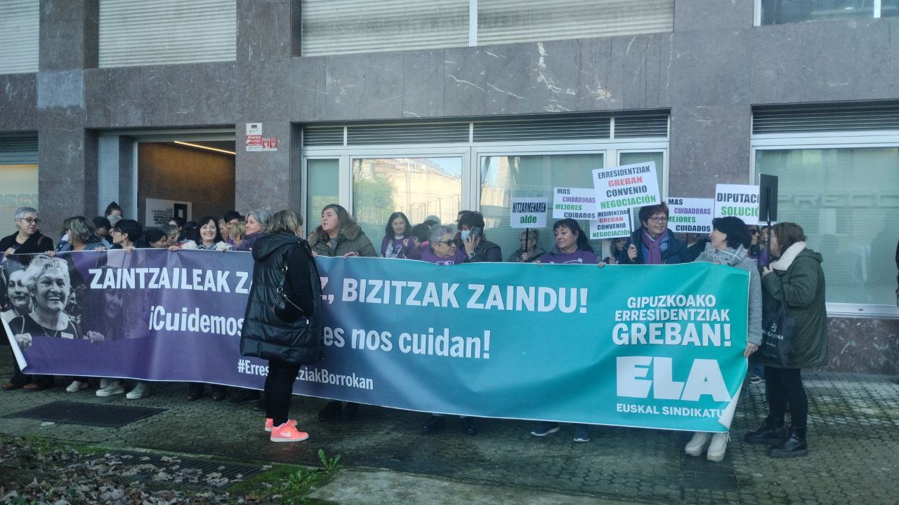 Las patronales no aceptan comprometerse a acordar solo un convenio sectorial de eficacia general