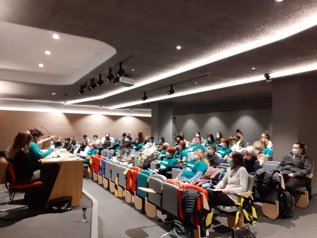 Las trabajadoras de las Residencias de Bizkaia inician la lucha para renovar su convenio