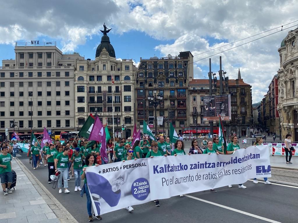 Las trabajadoras de las residencias de Bizkaia reivindican la publificación en su séptima jornada de huelga